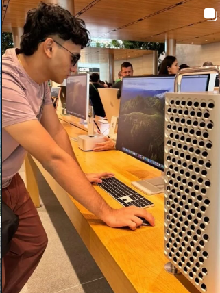 Rudra at an Apple Store